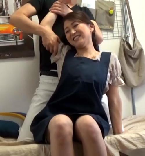 【おばさんレンタス】豊満エロボディの熟女に家事を依頼して来訪した時に言い寄ってみたら生ハメ中出しセックスできた一部始終を盗撮