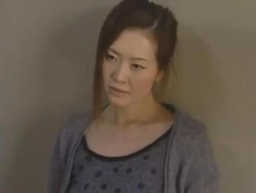 【ヘンリー塚本】豊満エロボディの人妻は日頃の欲求不満解消のために生ハメセックスを繰り返す