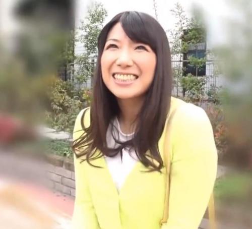 【人妻熟女】豊満エロボディの奥様が童貞の筆おろしをお手伝い　初体験のお祝いに中出しまでプレゼント