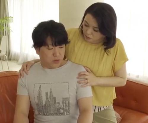 【義母相姦】嫁に相手にされない婿　欲求不満を解消するべく姑が中出しセックスを受け入れる！