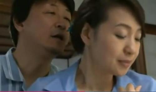 【ヘンリー塚本】父親の再婚した若妻に欲情した息子　同級生だった女性が母になり絶倫性欲でハメ倒す　