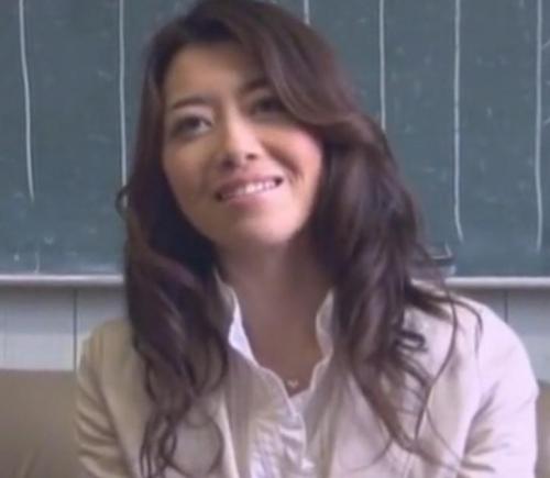 【北条麻紀】母校の教壇に立つAV女優　性教育の一環として童貞の筆おろしもしてくれた優しい先生