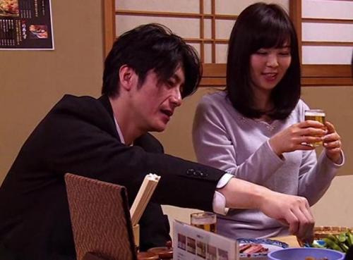 【ながえスタイル】同僚の飲み会で酔いつぶれた夫婦　妻は多数乱交でレイプされた日は結婚祝いだった。。。