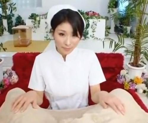【桐嶋葵】ナースコスプレで徹底的にフェラテクで癒してくれる！バックから生チンポを挿入し巨尻のアングルが見物です