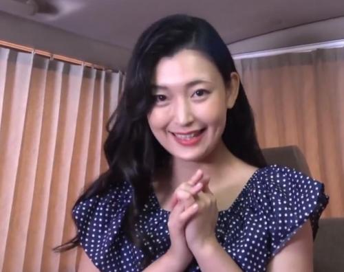 【センズリ見学】ムチムチ豊満エロボディの人妻が勃起した肉棒を見て発情し手コキで逝かせてくれました