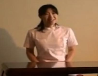 【人妻盗撮】美熟女のマッサージ奥様にチンポを触らせて欲情させる！火の付いた体は止められず生ハメセックスで腰を振る！