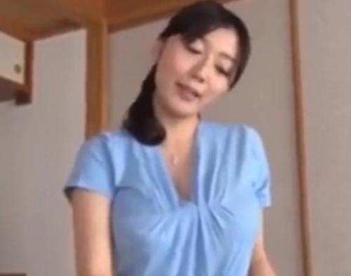 【人妻熟女】豊満エロボディに奥様が息子に欲情されて生ハメセックス