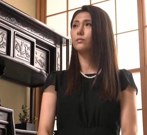 【人妻熟女】豊満エロボディの人妻が息子の友人にお風呂中に襲われて生ハメセックス