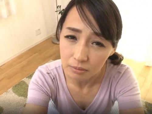 【安野由美】妖艶な義母に欲情した息子　若くて硬い肉棒を濃厚フェラして口内発射してくれる母！