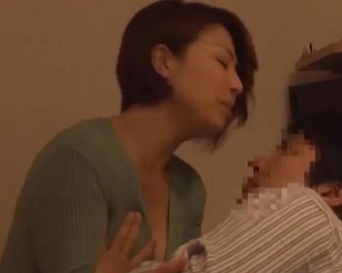 入院している甥にお願いされて肉棒のお世話をする爆乳熟女おばさん 　騎乗位のグラインドでしっかり感じて最後は濃厚フェラがエロ過ぎる！　