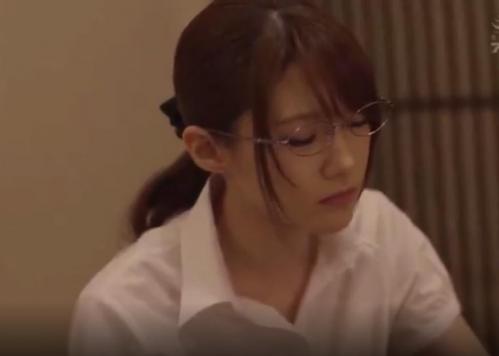 飲み会で飲みすぎた人妻社員　泥酔した奥様はホテルに連れ込まれてレイプされる！
