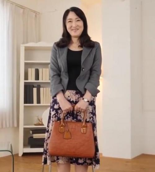 【熟女初撮り】Gカップ爆乳の人妻が20年間の欲求不満解消のためにAV出演！とても素直に従って中出しセックスまで見せる！