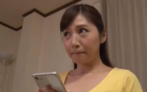 【佐々木あき】肉棒が大好きな人妻　息子の友人を誘って禁断の不倫中出しセックスをしてしまう母親