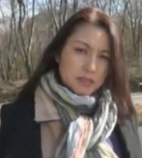 【人妻レイプ】ヒッチハイクの旅をしている奥様を連れ去り！逃げらない状況で二つの肉棒が襲う！