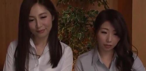 【篠田あゆみ・佐々木あき】爆乳豊満エロボディのOLが足コキをしてイケメン男子を悶絶させる！