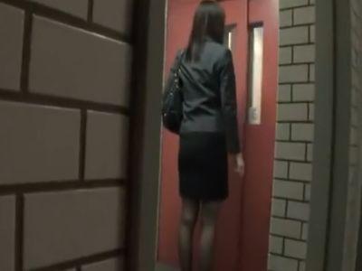 〖OL+エロ動画〗【ストーカー】家の中に男が入ってきて犯されたきれいな働くお姉さん！魅力的な女の子のエロ映像