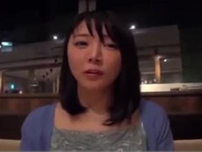 〖素人+18禁〗『旦那とはご無沙汰なの♡』ナンパした奇麗な人妻と家で即ハメ生膣内射精H！発射どころ豊富なR18映像