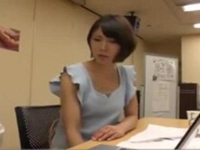 『もう無理…またイっちゃう…』拘束しておもちゃ責め！濡れ濡れマ〇コにチンポ挿入《本日のアダルト》