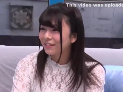 〖外から見えてる??+ファック〗「待ってください」質問に回答中の女子大生の隙を見ていきなりちんぽ即挿入！即抜け注意なR18動画
