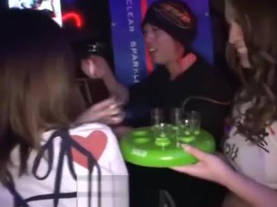 〖痴女+素人〗『お客さんいるんですよ…』イケイケなギャル店員が店内で公開H！右手が止まらないスケベ動画