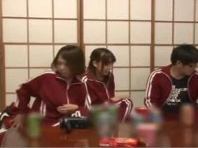 〖女子校生+18禁〗『ダメ～声聞こえちゃう～…』修学旅行中に綺麗なJKと乱交H！そそる体の美女