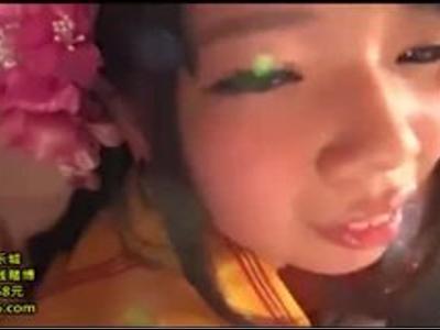 〖美乳+18禁〗『中に出していいですよ♡』バイトしていた激カワな美少女をナンパしてゴム無しH！おかずにしたいエロ映像