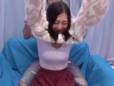 〖見えてないよね??+カップル〗「多分これかなぁ？」カップル限定ペニス当て企画で間違えた女子大生があれあれもない姿に！妄想注意なR18動画