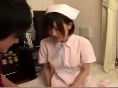 〖コスプレ+18禁〗『好きにしていいよ♡』小倉ゆずを素人男性宅にお届けしてご奉仕！発射どころ豊富なR18映像