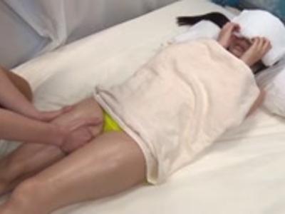 〖外見える!?+素人ナンパ〗【エロエロカー】カップルの女の子に車内でノースキンチンポ挿入！興奮注意な18禁映像