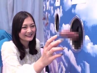 〖外見える!?+カップル〗「多分これかなぁ？」カップル限定ペニス当て企画で間違えたJDがあれあれもない姿に！妄想注意なR18動画