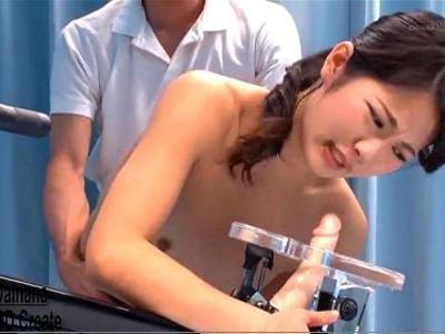 〖人妻+主婦〗素人ナンパ『もう無理…またイっちゃう♡』綺麗な人妻がアクメバイクでイキまくり吹きまくり！フル勃起注意なR18動画
