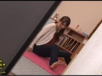 『ダメ～』ジーンズ履いた美尻の人妻を脱がせてレイプ《本日の辱め》