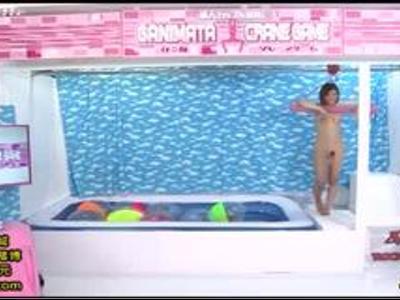 〖可愛い+18禁〗『もう我慢できない…』素人カップルがエッチな蟹股ゲームで罰ゲーム！お気に入り必須のエロ動画