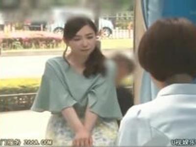 〖主婦+18禁〗素人ナンパ『中はダメ…』きれいな人妻にエロマッサージして寝取り！今日のおかずに決定のめちゃシコ動画