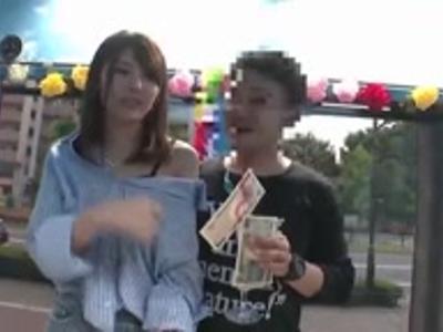 〖外見える!?+企画〗【外見える!?】ラブラブなアベックの彼女に気持ちい道具を使うとゴムなしで挿入できた！男性におすすめのR18映像