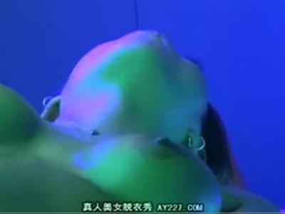 〖ドラッグ+18禁〗『なんかムラムラしちゃう♡』日焼けサロン店員に媚薬を塗られて発情する黒GAL！ブクマ必須のエロ動画
