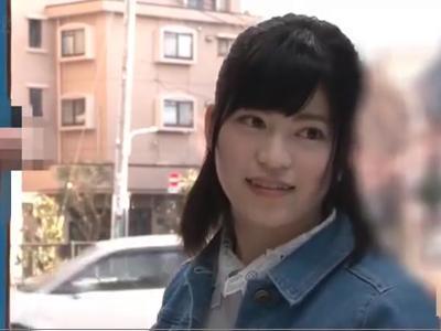 〖外見える!?+素人ナンパ〗【エロエロカー】素朴な田舎美女が上京早々、都会の洗礼を受ける！妄想注意なエロ映像