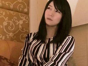 素人42歳！美魔女な人妻がAV出演！他人棒フェラ騎乗位バック正常位ハメ撮り不倫！清楚そうで淫乱な四十路の人妻熟女！