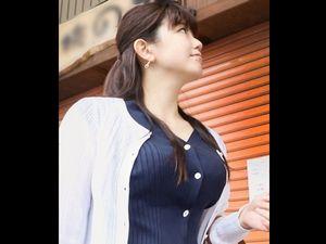 【素人】巨乳☆ガチ素人妻！色白で黒乳首おっぱい奥さんにクンニ他人棒フェラ不倫SEXハメ撮り！浮気えろ人妻熟女！エロ動画