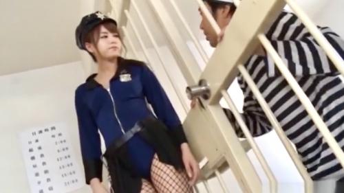 【婦人警官】アナタの態度しだいね！下着泥棒を捕まえて、留置所で犯人と極秘任務をしっぽり遂行♡エロこそ正義、お口で弾抜き