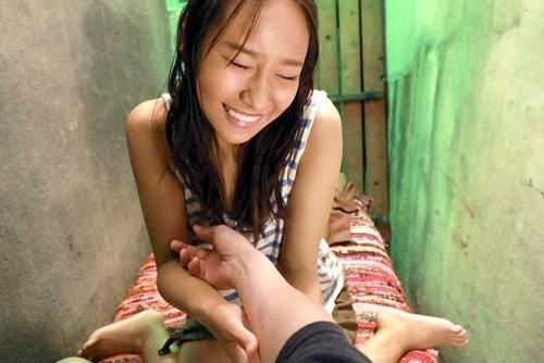 東アジアで見つけた若くて可愛い女の子が集まる置屋♡小柄で可愛く愛嬌が良くて、きゅっと締まる幼いオメコ【3DVR】