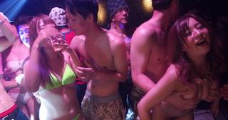 [AIKA]『フザケンナよ気持ち悪いんだよ・・・』黒ギャルたちの宴にwww