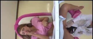 産婦人科で変態産婦人科医に悪戯診察されちゃう黒ギャルちゃん！