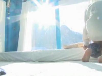 《外見える!?-素人ナンパ》「彼が見てるよ」彼氏を外に待たせて美女を寝とってファック！無料で見れちゃうR18映像