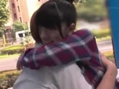 《おっぱい-エロ動画》『童貞なんてありえない…』童貞と嘘をついて娘とガン突き生出しH！妄想注意な18禁映像