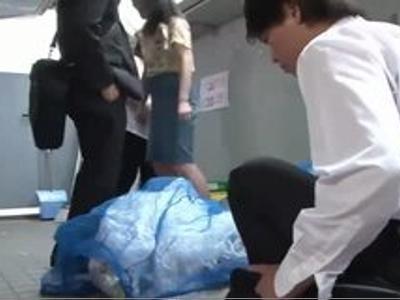 (本田莉子+エロ動画)『嫌っ！やめて下さい…』ノーブラ緩めの服でごみ捨てに来た人妻をレイプ！我慢汁が抑えられない映像