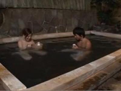 『Hしちゃう？♡』一緒にお風呂で一緒になった若者と不倫Hする美人妻〖おすすめ!!おっぱい〗