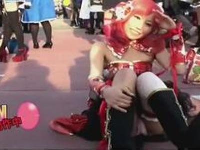 『声もれちゃう…』イベント会場でコスプレイヤーのパンツにとびっこ挿入〖おすすめ!!企画〗