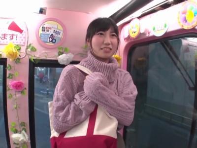《素人ナンパ-外見える!?》顔面騎乗しながらの集中力トレーニングで本気イキしてしまう十代美少女！抜けすぎ注意なスケベ映像