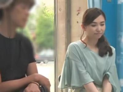 《主婦-企画》『中に出さないで…』きれいな人妻にエロマッサージからゴム無しピストンで種付け！勃起確実な激エロ動画